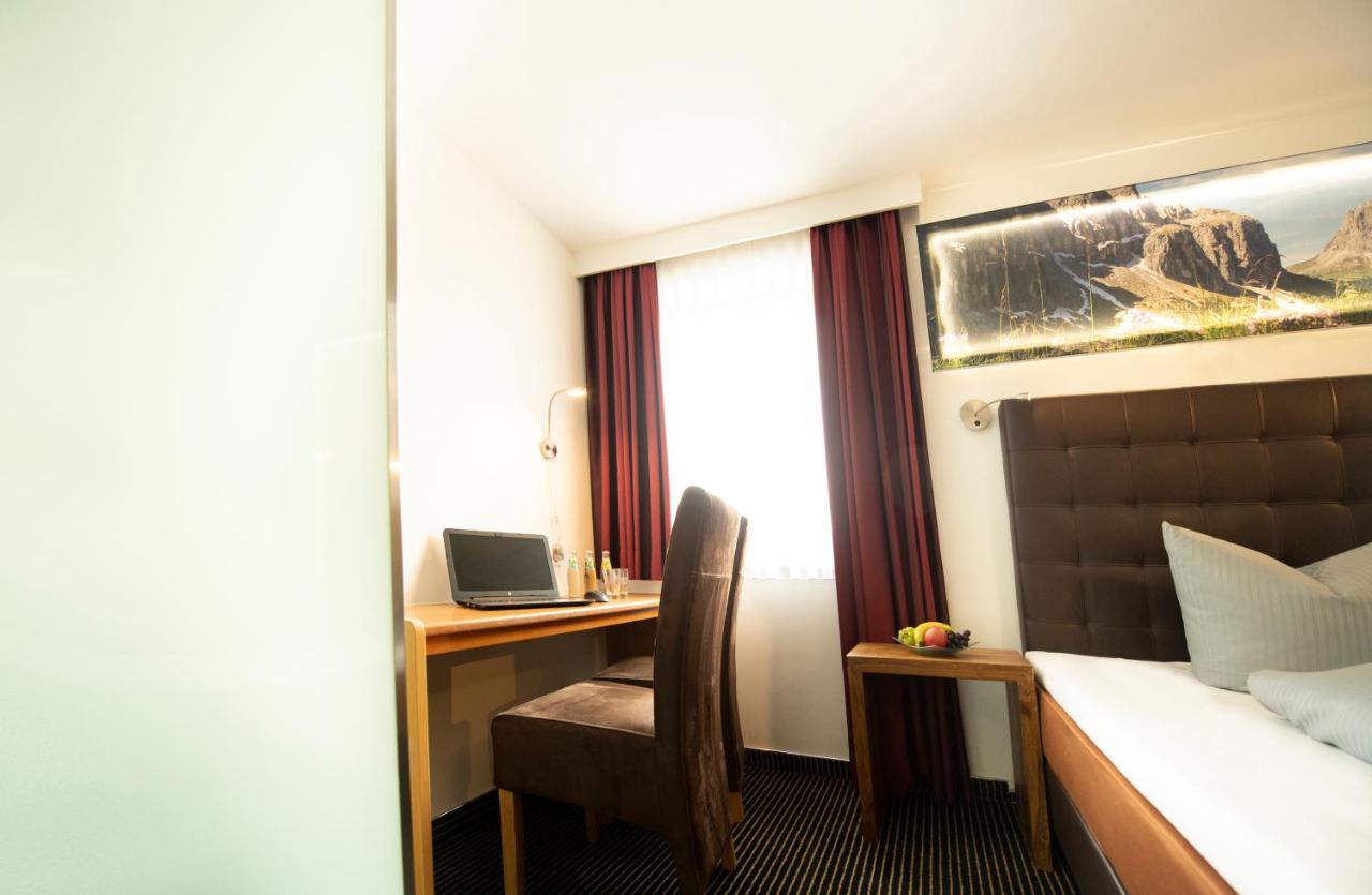 Stadthotel Giengen Ґінґен-ан-дер-Бренц Екстер'єр фото