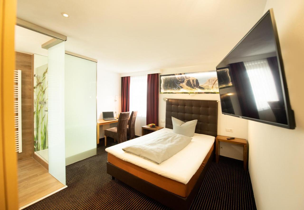 Stadthotel Giengen Ґінґен-ан-дер-Бренц Екстер'єр фото