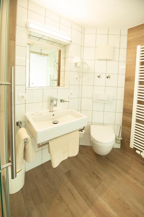 Stadthotel Giengen Ґінґен-ан-дер-Бренц Екстер'єр фото