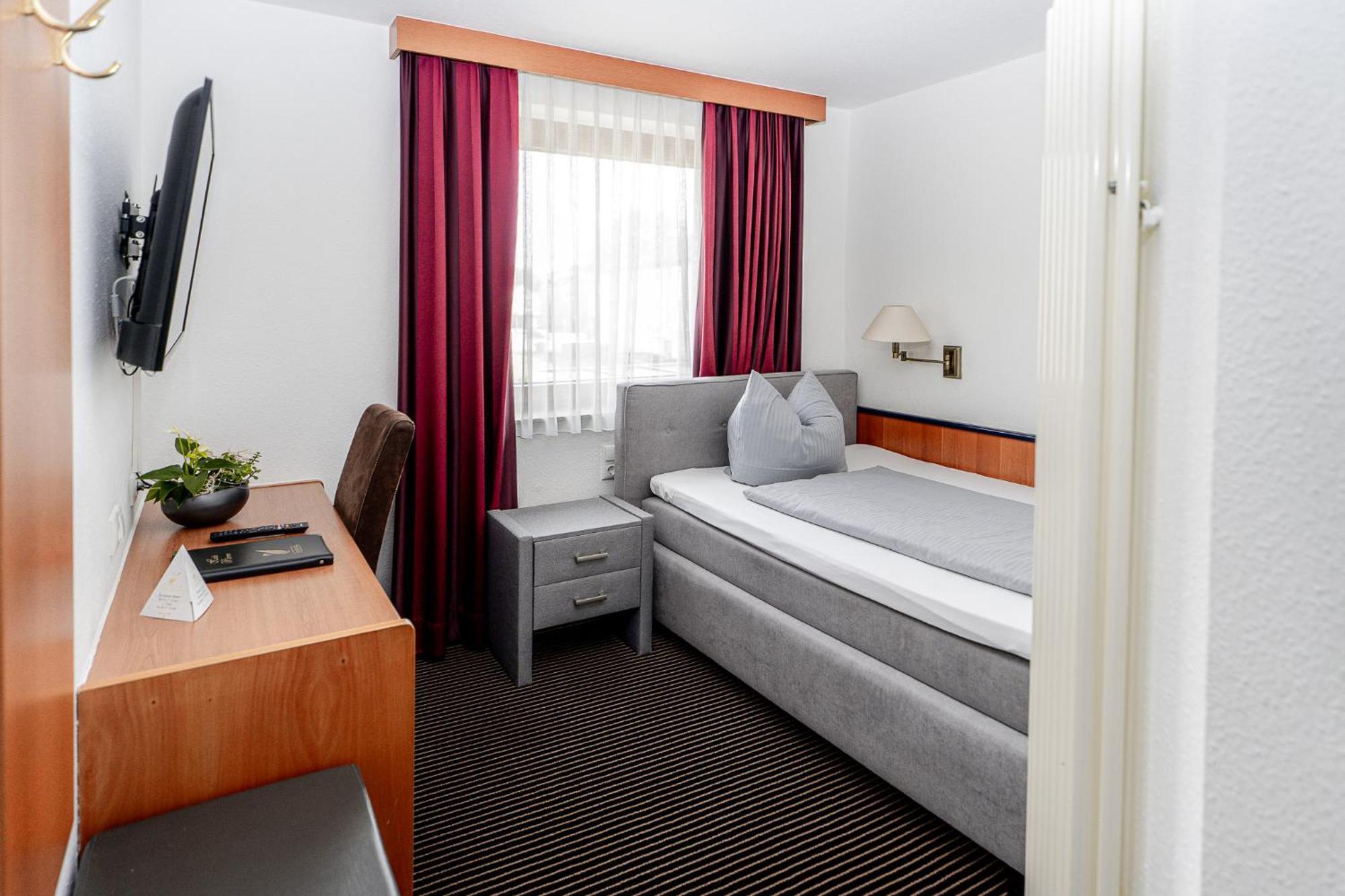 Stadthotel Giengen Ґінґен-ан-дер-Бренц Екстер'єр фото