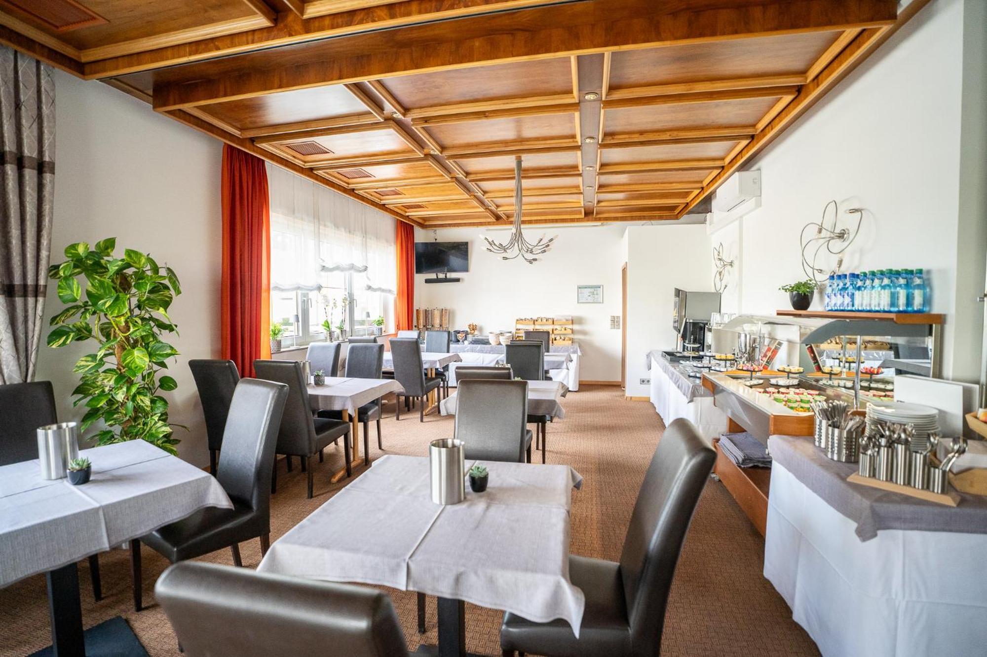 Stadthotel Giengen Ґінґен-ан-дер-Бренц Екстер'єр фото